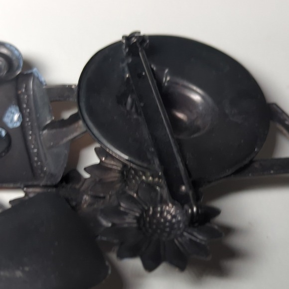 Vintage K&T Gardening‎ Garden Theme Brooch Pin Flowers Wheelbarrow Spade Seeds - Picture 4 of 5